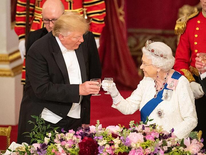 Prost! Queen Elizabeth II. und US-Präsident Donald Trump beim Staatsbankett im Buckingham Palace.