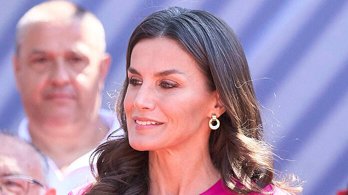 In Valencia zog Königin Letizia mit ihrem gewagten Look alle Blicke auf sich...