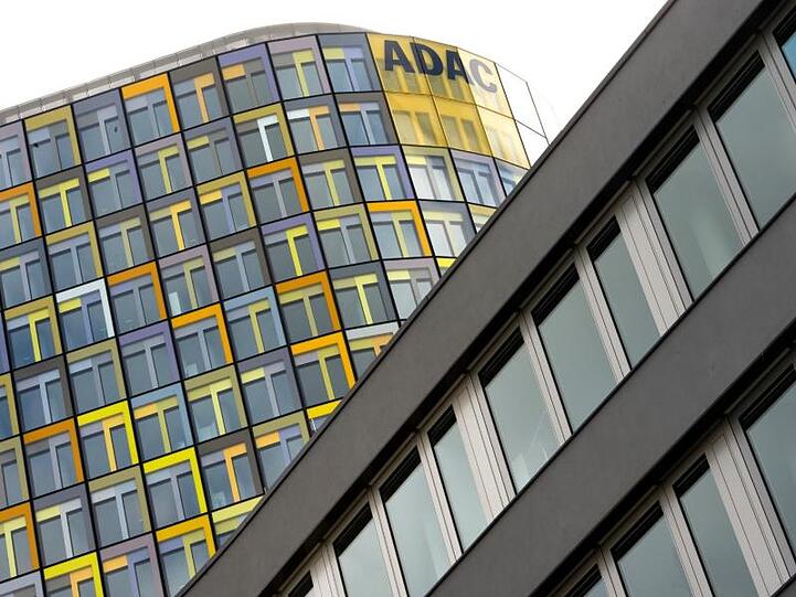 Die Einnahmen des ADAC reichen nicht mehr, um Pannenhilfe, Dienstleistungen, Digitalisierung und die inzwischen auch für die Pannenhilfe fällige Versicherungssteuer zu bezahlen.