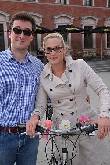 Eva mit ihrem Freund Uli - und einem geschmückten Radl.