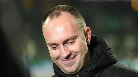 Werder Bremens neuer Trainer Ole Werner kann sich über einen klaren Sieg gegen Aue freuen.