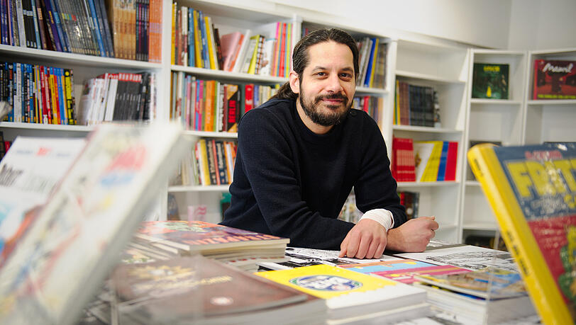 Michael Khambekar hat seine Leidenschaft zum Beruf gemacht. Nun darf er ein Jahr lang im Rathaus mit "Splendid Comics" sein Gl&uuml;ck versuchen.