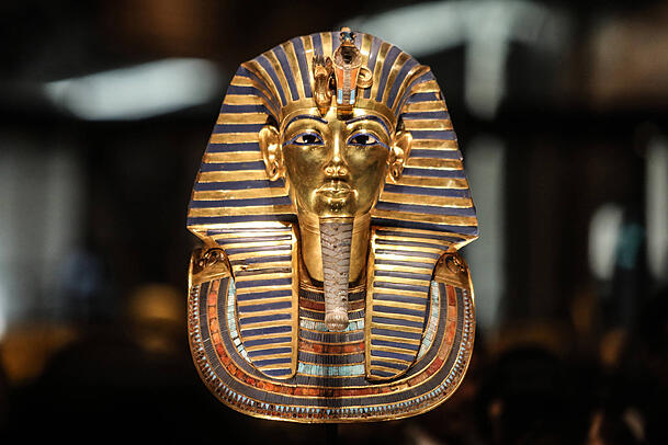 Die bekannte Goldmaske des alt&auml;gyptischen K&ouml;nigs Tutanchamun. Der Pharao inspirierte Harald Gl&ouml;&ouml;ckler zu seinem heutigen Aussehen.
