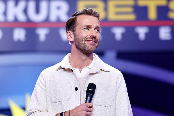 Christian Düren zählt zu den bekanntesten Moderatoren bei ProSieben. Nach dem Abitur wollte er eigentlich "nur" Hosen im Kaufhaus falten. Christian Düren zählt zu den bekanntesten Moderatoren bei ProSieben. Nach dem Abitur wollte er eigentlich "nur" Hosen im Kaufhaus falten.