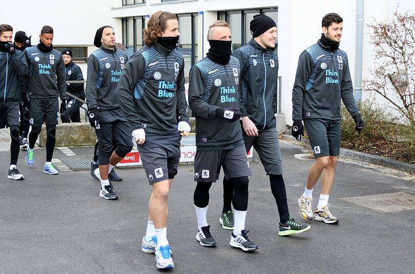 Die erste Trainingseinheit des Jahres begann mit einem halbstündigen Waldlauf.