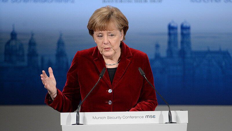 Bundeskanzlerin Angela Merkel (CDU) spricht am 07.02.2015 auf der 51. Sicherheitskonferenz im Hotel Bayerischer Hof in München Bundeskanzlerin Angela Merkel (CDU) spricht am 07.02.2015 auf der 51. Sicherheitskonferenz im Hotel Bayerischer Hof in München