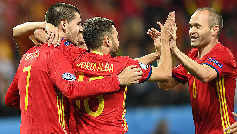 Bislang ist Spanien das Maß aller Dinge bei der Euro 2016. Bislang ist Spanien das Maß aller Dinge bei der Euro 2016.
