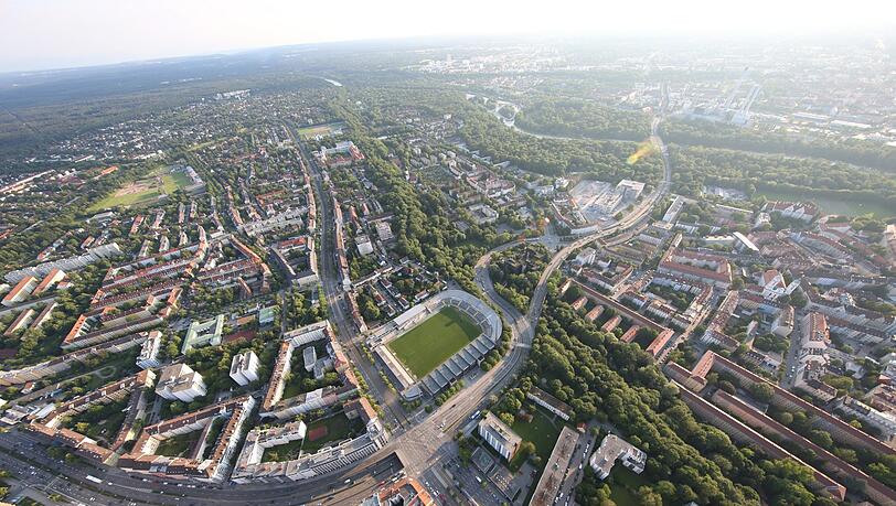Ein Stadion mitten in der Stadt: Der Lärmschutz für die Anwohner ist das Hauptproblem bei einer Kapazitätserweiterung des Grünwalder Stadions. Ein Stadion mitten in der Stadt: Der Lärmschutz für die Anwohner ist das Hauptproblem bei einer Kapazitätserweiterung des Grünwalder Stadions.