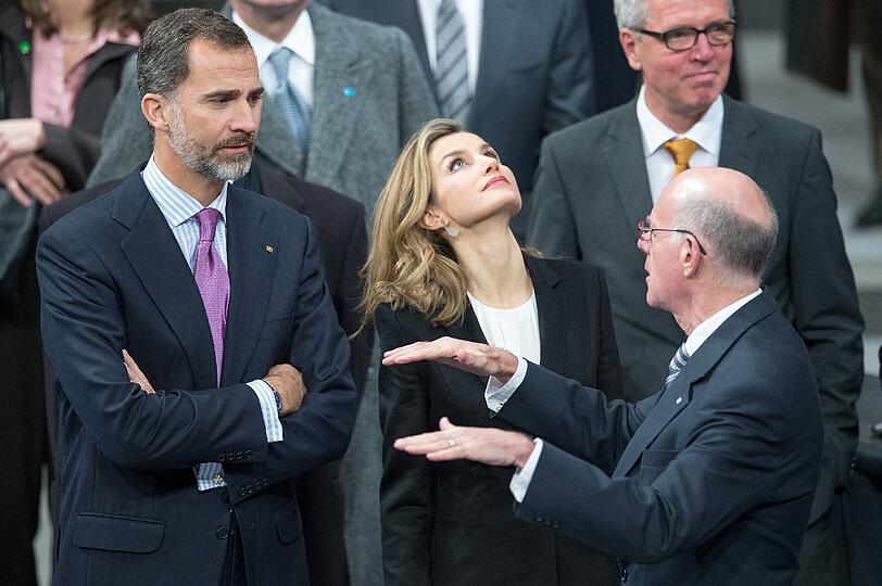 Felipe und Letizia besichtigen in Begleitung von Bundestagspräsident Norbert Lammertden Bundestag