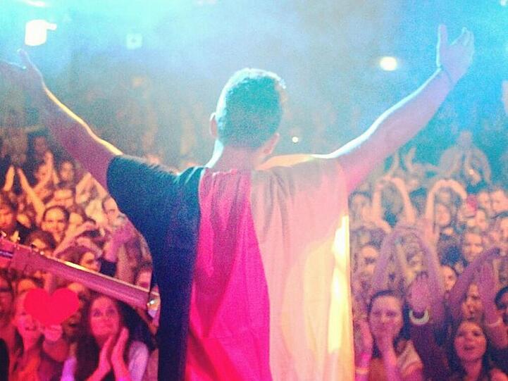 Tyler Ward auf der Bühne in der Theaterfabrik in München