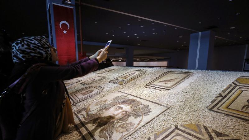Die Mosaikstücke aus der Römerzeit waren Teil der Kunstsammlung einer US-Universität und wurden an die Türkei zurückgegeben. Die Mosaikstücke aus der Römerzeit waren Teil der Kunstsammlung einer US-Universität und wurden an die Türkei zurückgegeben.