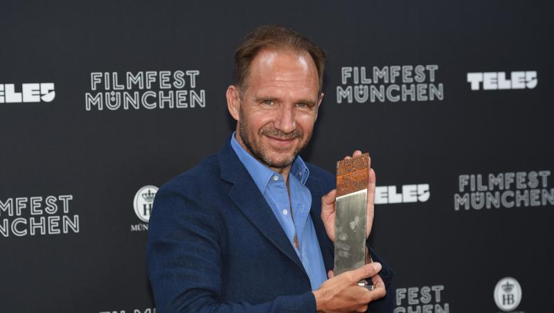 Ralph Fiennes mit dem Ehrenpreis CineMerit Award beim Filmfest München. Foto: Felix Hörhager Ralph Fiennes mit dem Ehrenpreis CineMerit Award beim Filmfest München. Foto: Felix Hörhager