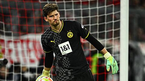 Musste in München viermal den Ball aus dem Netz holen: BVB-Keeper Gregor Kobel.