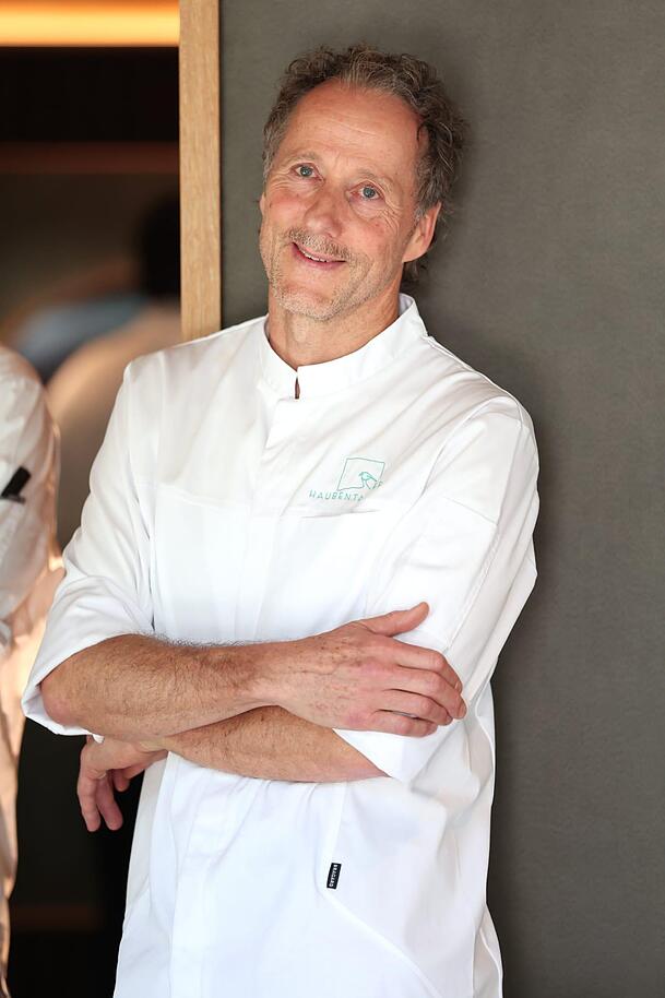 Alois Neuschmid h&auml;lt einen Michelin-Stern f&uuml;r sein Restaurant Haubentaucher.