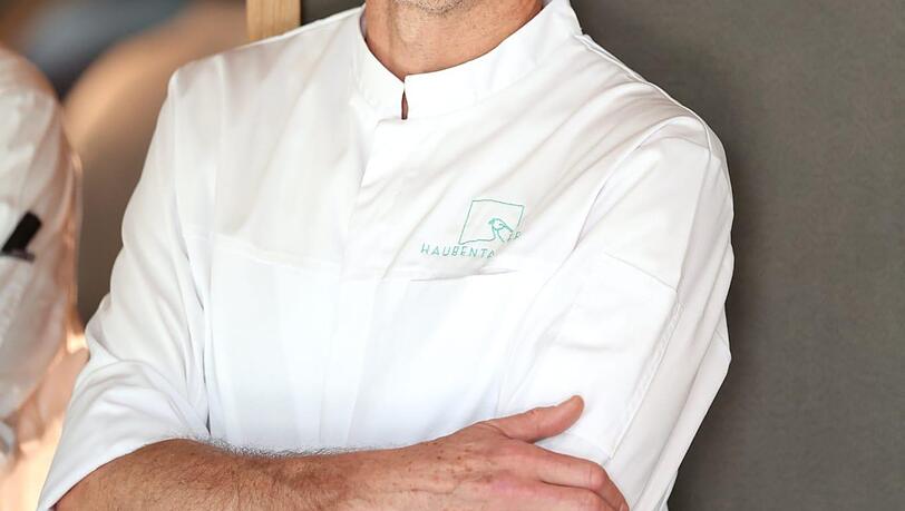 Alois Neuschmid hält einen Michelin-Stern für sein Restaurant Haubentaucher. Alois Neuschmid hält einen Michelin-Stern für sein Restaurant Haubentaucher.
