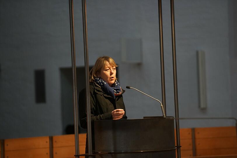 Karin Lohr, Geschäftsführerin der Obdachlosenzeitschrift "Biss" würdigte Moshammers Engagement.