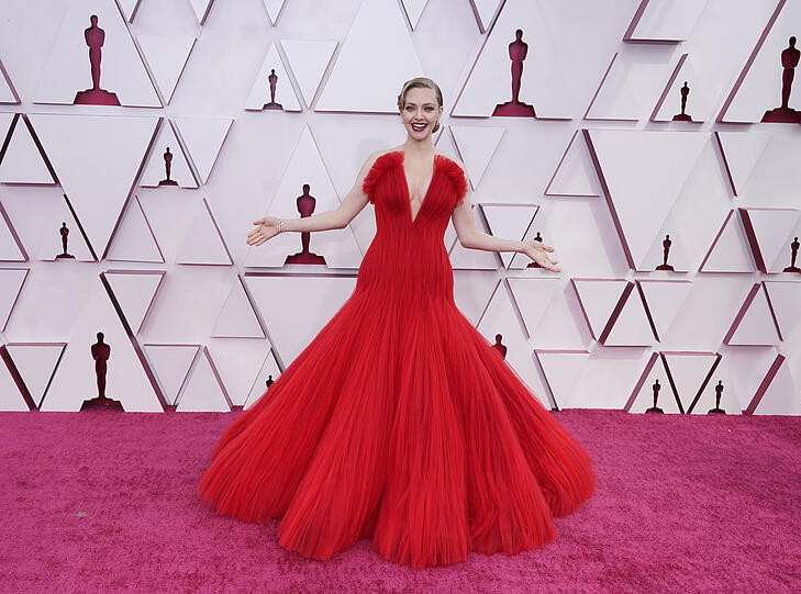 Top: Im roten Tüll-Traum sieht Amanda Seyfried wie eine Film-Diva aus.
