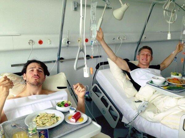 Skifahrer Felix Neureuther und Bayern-Star Schweinsteiger teilen sich ein Krankenzimmer