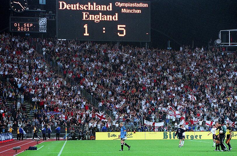 Beim Rückspiel der WM-Qualifikation rehabilitiert man sich für die Pleite in England. Im Münchner Olympiastadion setzen sich die Three Lions mit 5:1 gegen die DFB-Auswahl um Oliver Kahn durch.