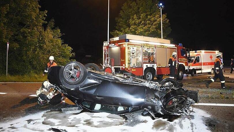 Der Maserati landete nach der Kollision auf dem Dach.
