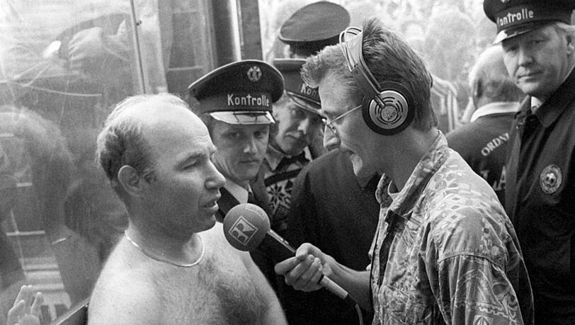 Macht es Köllner nach? Wettberg 1991 in Unterhose. Macht es Köllner nach? Wettberg 1991 in Unterhose.