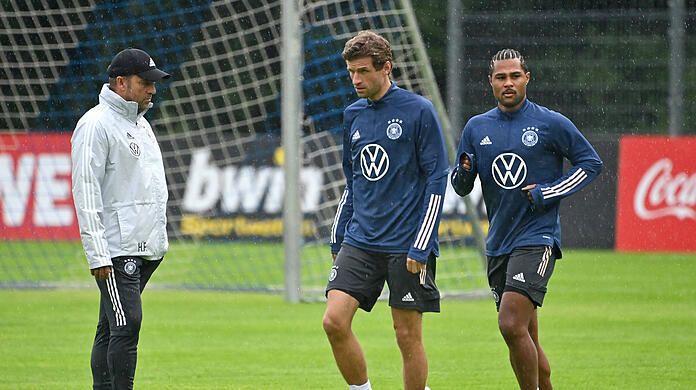 Tragen wohl Mitverantwortung für das DFB-Aus bei der WM: Die Bayern-Spieler um Thomas Müller und Serge Gnabry.
