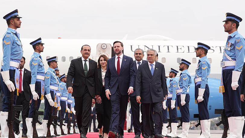 Die US-Delegation um JD Vance landete auf einem Luftwaffenst&uuml;tzpunkt nahe der Hauptstadt Islamabad.