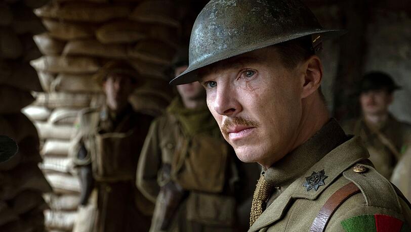 Als angriffswütiger Offizier muss "Sherlock"-Star Benedict Cumberbatch in "1917" davon überzeugt werden, eine lange geplante Offensive abzublasen. Als angriffswütiger Offizier muss "Sherlock"-Star Benedict Cumberbatch in "1917" davon überzeugt werden, eine lange geplante Offensive abzublasen.