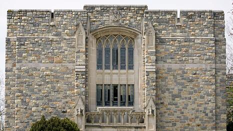 Bei Sch&uuml;ssen an einer Universit&auml;t im US-Bundesstaat Virginia sind mehrere Menschen verletzt worden.