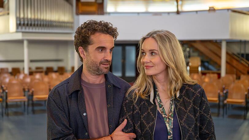 In der ZDF-Komödienreihe "Die Bachmanns" verkörpert Stefanie Stappenbeck die getrennt erziehende Miriam. Gemeinsam mit ihrem Ex Markus (Oliver Wnuk) muss sie sich den Herausforderungen des Patchwork-Alltags stellen. Teil drei ist bereits abgedreht. In der ZDF-Komödienreihe "Die Bachmanns" verkörpert Stefanie Stappenbeck die getrennt erziehende Miriam. Gemeinsam mit ihrem Ex Markus (Oliver Wnuk) muss sie sich den Herausforderungen des Patchwork-Alltags stellen. Teil drei ist bereits abgedreht.