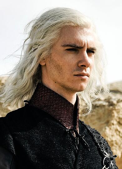 Harry Lloyd spielt Prinz Viserys Targaryen III