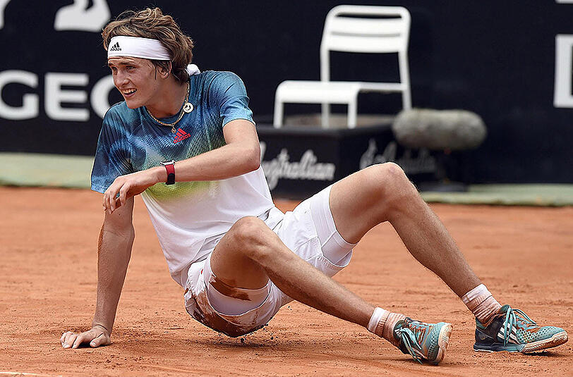 Bei einer 4:2-Führung im ersten Satz hatte es zunächst noch so ausgesehen, als könne sich Alexander Zverev für die jüngste Niederlage gegen Dominic Thiem in München revanchieren. Dann bracvh das Unheil über ihn herein.