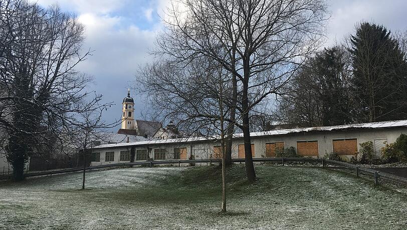 Der Flachbau in Thalkirchen und das Gebäude dahinter in der Fraunbergstraße stehen seit Jahren leer. Jetzt kommt Bewegung in die Sache. Der Flachbau in Thalkirchen und das Gebäude dahinter in der Fraunbergstraße stehen seit Jahren leer. Jetzt kommt Bewegung in die Sache.