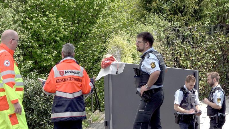 Ein Familienvater steht im Verdacht, seine Frau und einen Sohn getötet zu haben. Ein Familienvater steht im Verdacht, seine Frau und einen Sohn getötet zu haben.