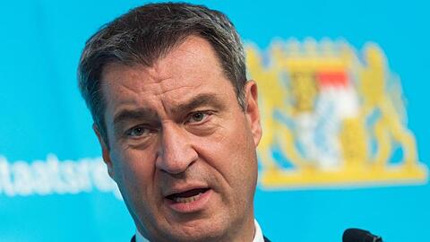 Bayerns Ministerpräsident Markus Söder bleibt in der Frage nach der Rückkehr der Fans in die Stadien skeptisch.