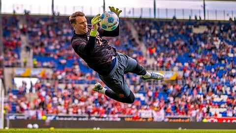 Der FC Bayern rund um Kapitän Manuel Neuer eröffnet am 22. August die neue Saison der Bundesliga, Sat.1 überträgt.