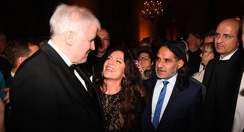 Horst Seehofer mit der Schauspielerin Christine Neubauer und ihrem Freund Jose Campos.