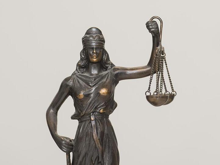Eine Figur der Justitia. Foto: picture alliance/dpa/Symbolbild