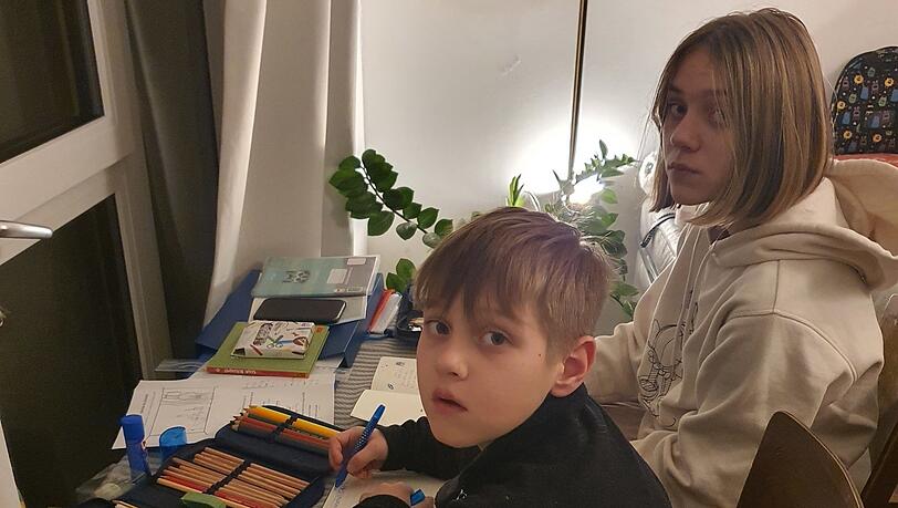Vladimir (9) und seine Schwester Elizabeth (14). Vladimir (9) und seine Schwester Elizabeth (14).