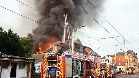 Der Brand brach im Dachgeschoss aus.