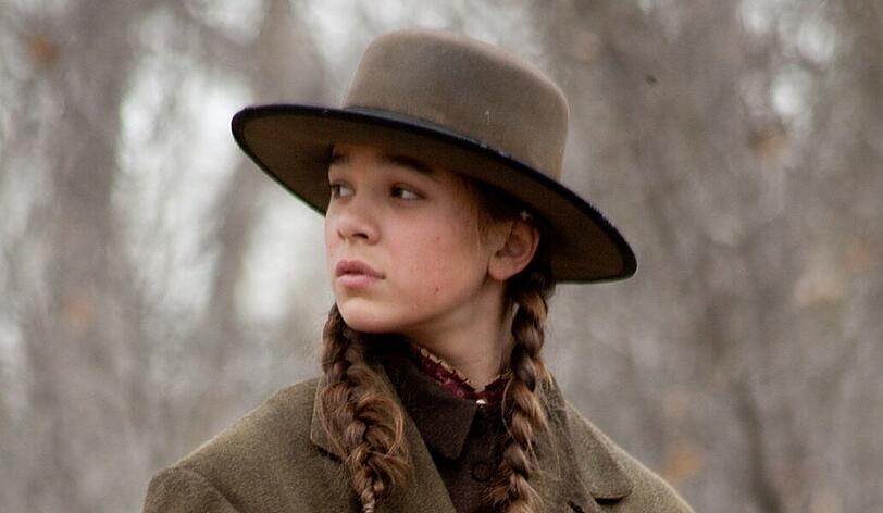 Hailee Steinfeld wurde mit 14 Jahren durch ihre Rolle in "True Grit" berühmt. Sie erhielt sogar eine Oscarnominierung dafür.