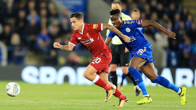 Philippe Coutinho (FC Liverpool) versucht Daniel Amartey (Leicester City) zu enteilen.