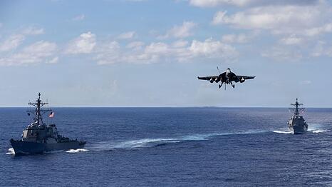 Das US-Milit&auml;r hat Kriegsschiffe, Kampfflugzeuge und Soldaten in die Karibik verlegt.