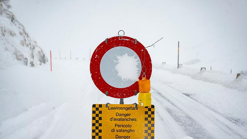 Brisante Lawinenlage in den Alpen: Bislang ist keine Entspannung in den nächsten Tagen in Sicht. Brisante Lawinenlage in den Alpen: Bislang ist keine Entspannung in den nächsten Tagen in Sicht.
