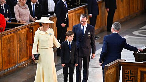 Auch die Familie von Kronprinzessin Victoria (links) kam zum Gottesdienst. Nur Tochter Estelle fehlte - sie ist gerade auf einer Sprachreise.