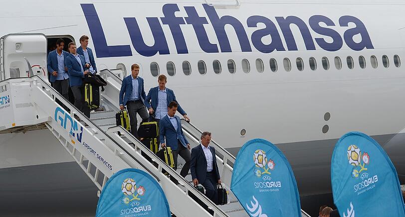 Die Nationalmannschaft ist in Danzig gelandet: Am Montag bezieht der DFB-Tross sein EM-Quartier in Polen.