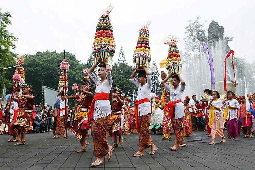 Und auch auf der Insel Bali feiern die Menschen schon 2014.