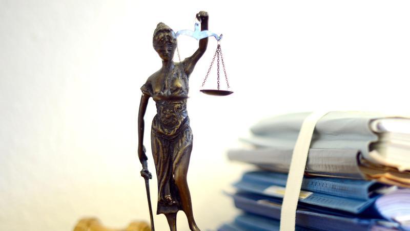 Ein Modell der Justitia steht auf einem Tisch. Foto: Volker Hartmann/dpa/Archivbild Ein Modell der Justitia steht auf einem Tisch. Foto: Volker Hartmann/dpa/Archivbild