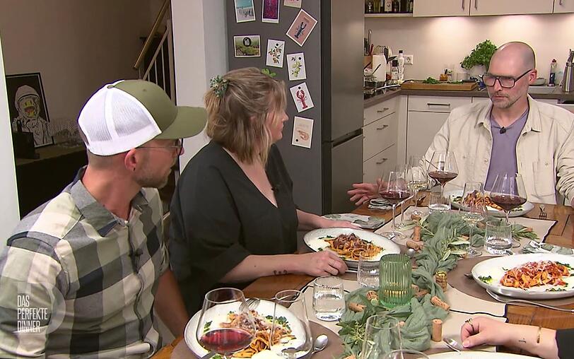 Handgemachte Tagliatelle und stundenlang geschmortes Ragù: So geht "Bolognese" beim "perfekten Dinner". Handgemachte Tagliatelle und stundenlang geschmortes Ragù: So geht "Bolognese" beim "perfekten Dinner".