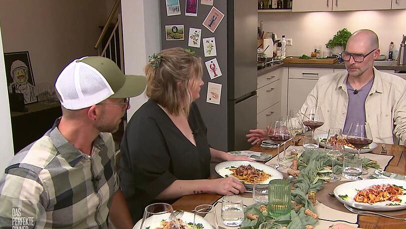 Handgemachte Tagliatelle und stundenlang geschmortes Ragù: So geht "Bolognese" beim "perfekten Dinner". Handgemachte Tagliatelle und stundenlang geschmortes Ragù: So geht "Bolognese" beim "perfekten Dinner".